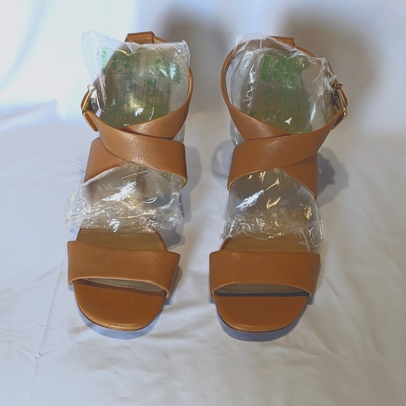 Antonio Melani Sandal with Tortoise shell round heel. - Picture 2 of 8